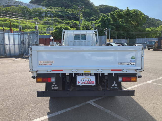三菱ふそうキャンター平ボディ小型（2t・3t）[写真09]