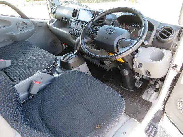 日野デュトロアルミバン小型（2t・3t）[写真09]