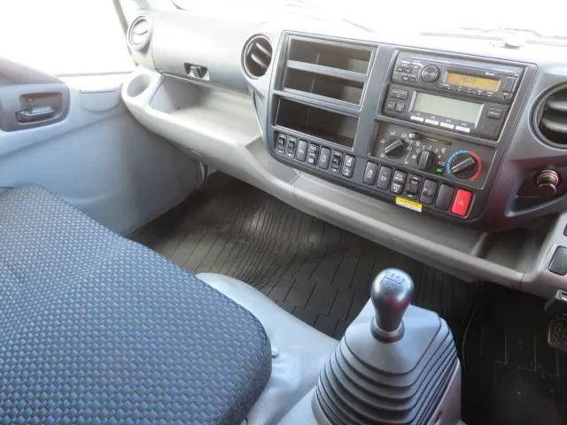 日野デュトロ冷蔵冷凍ウイング小型（2t・3t）[写真15]