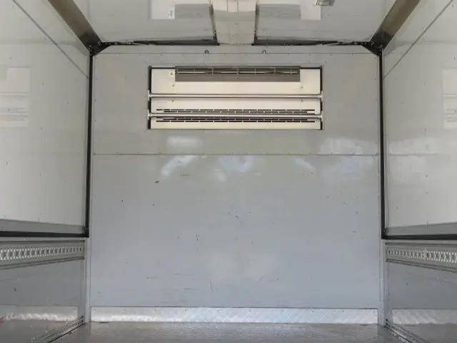 日野デュトロ冷蔵冷凍ウイング小型（2t・3t）[写真23]