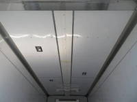 日野デュトロ冷蔵冷凍ウイング小型（2t・3t）[写真28]