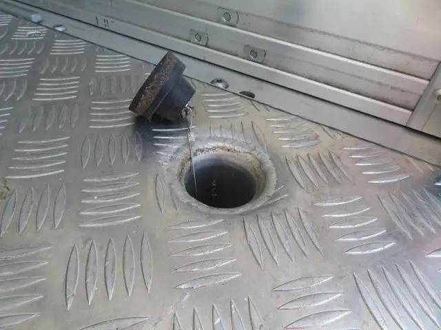 日野デュトロ冷蔵冷凍ウイング小型（2t・3t）[写真29]