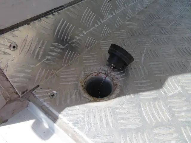 日野デュトロ冷蔵冷凍ウイング小型（2t・3t）[写真30]