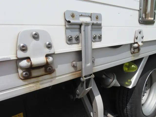 日野デュトロ冷蔵冷凍ウイング小型（2t・3t）[写真32]