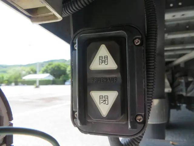 日野デュトロ冷蔵冷凍ウイング小型（2t・3t）[写真33]