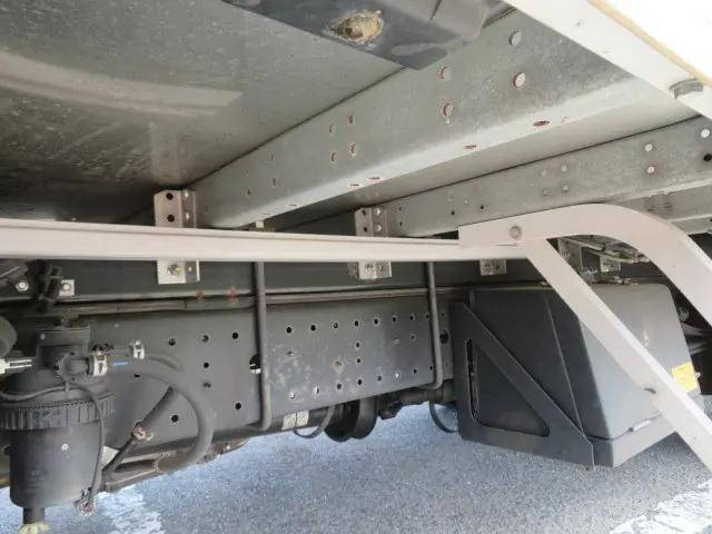 日野デュトロ冷蔵冷凍ウイング小型（2t・3t）[写真38]