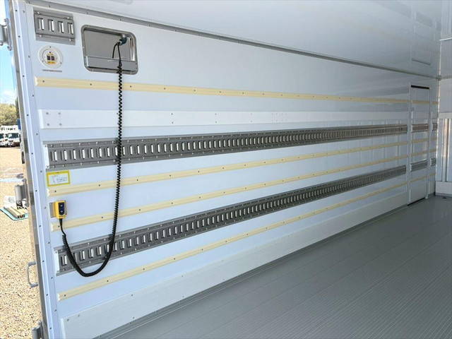 日野レンジャー冷凍車（冷蔵車）中型（4t）[写真09]