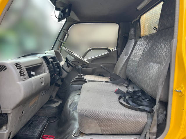 日野デュトロ汚泥吸引車小型（2t・3t）[写真18]