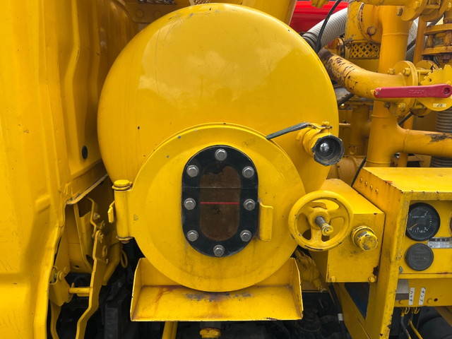 日野デュトロ汚泥吸引車小型（2t・3t）[写真04]