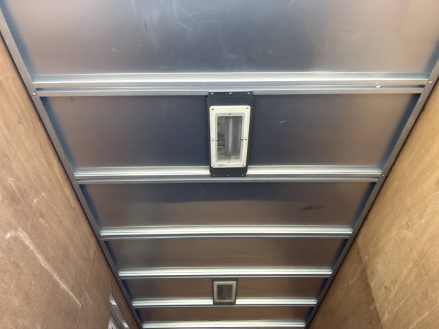 いすゞエルフアルミバン小型（2t・3t）[写真11]