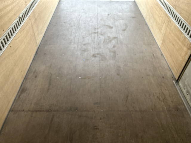 いすゞエルフアルミバン小型（2t・3t）[写真15]