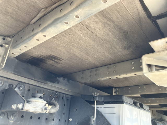 いすゞエルフアルミバン小型（2t・3t）[写真23]