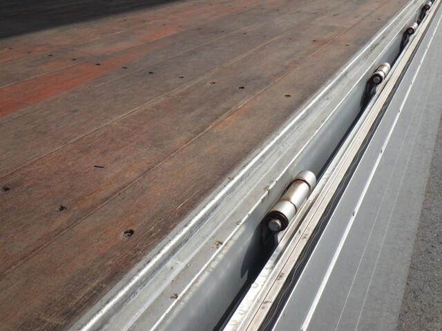 日野プロフィア幌ウイング大型（10t）[写真11]