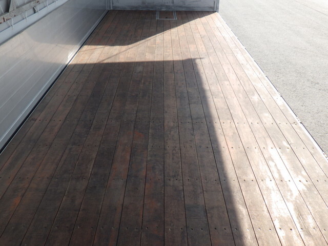 日野プロフィア幌ウイング大型（10t）[写真13]