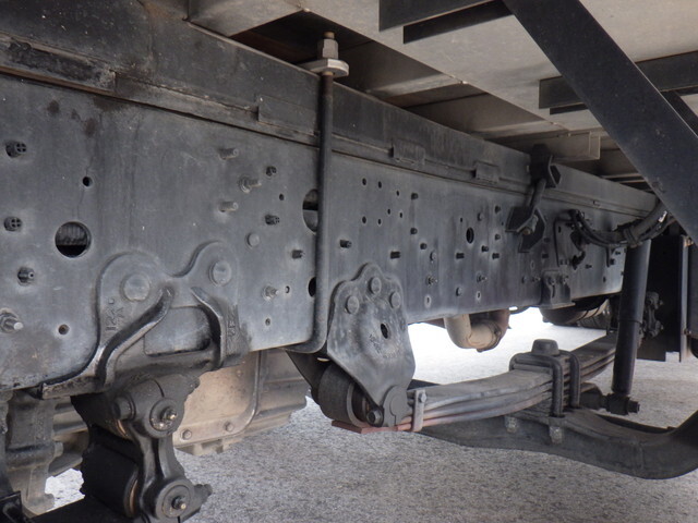 日野プロフィア幌ウイング大型（10t）[写真22]