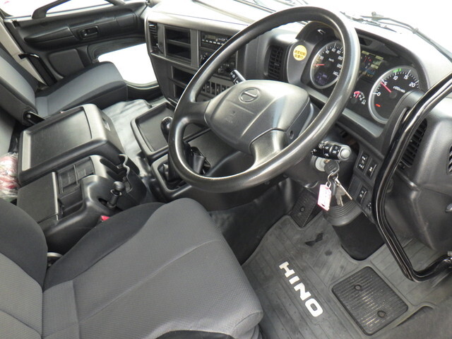 日野プロフィア幌ウイング大型（10t）[写真28]