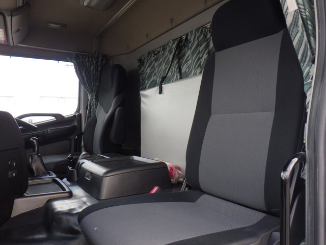 日野プロフィア幌ウイング大型（10t）[写真34]