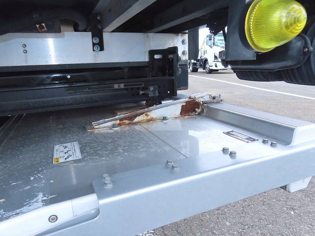 いすゞフォワード冷凍車（冷蔵車）中型（4t）[写真12]