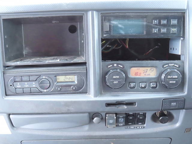 いすゞフォワード冷凍車（冷蔵車）中型（4t）[写真24]