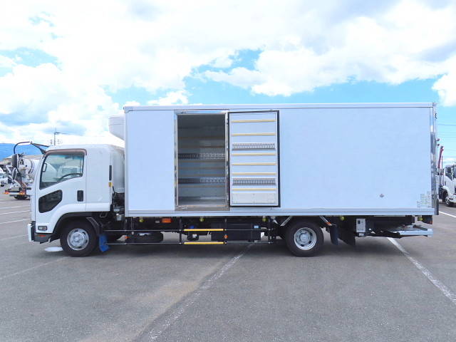 いすゞフォワード冷凍車（冷蔵車）中型（4t）[写真28]