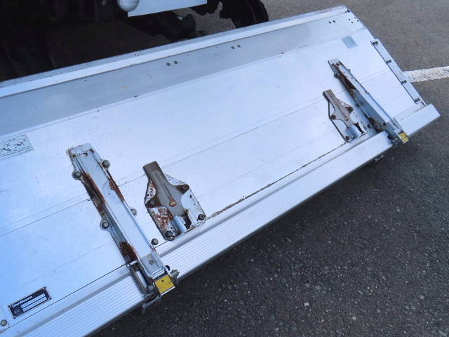 いすゞフォワード冷凍車（冷蔵車）中型（4t）[写真34]