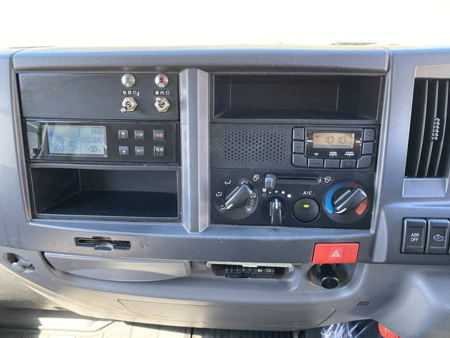 いすゞエルフ冷凍車（冷蔵車）小型（2t・3t）[写真12]