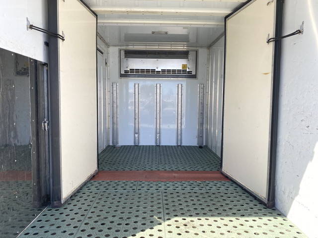 いすゞエルフ冷凍車（冷蔵車）小型（2t・3t）[写真07]