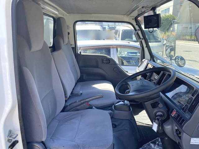 いすゞエルフ冷凍車（冷蔵車）小型（2t・3t）[写真09]