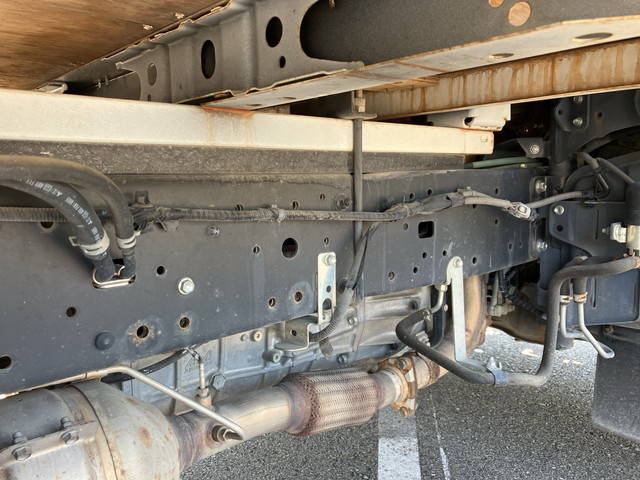 日野デュトロ平ボディ小型（2t・3t）[写真18]