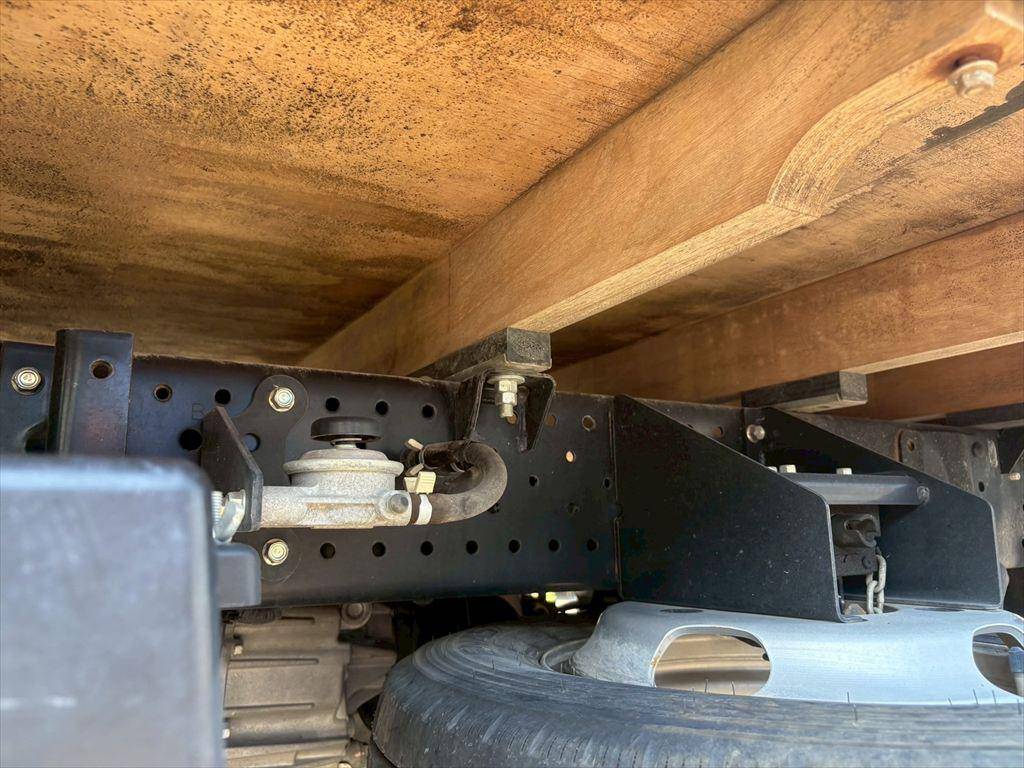 いすゞエルフ平ボディ小型（2t・3t）[写真12]