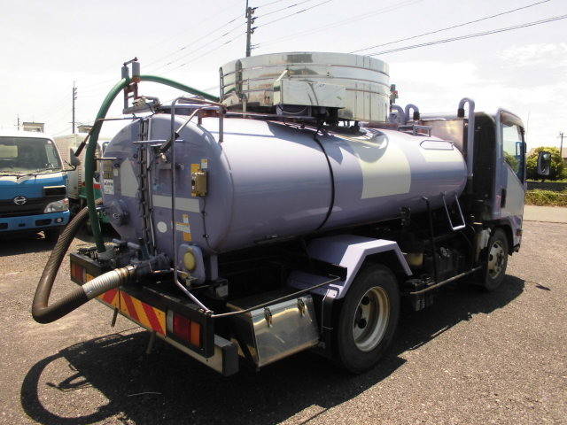 いすゞエルフバキュームカー小型（2t・3t）[写真04]