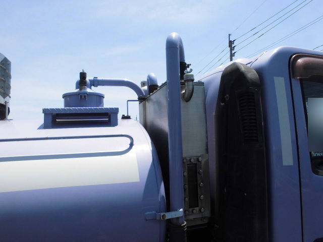 いすゞエルフバキュームカー小型（2t・3t）[写真09]