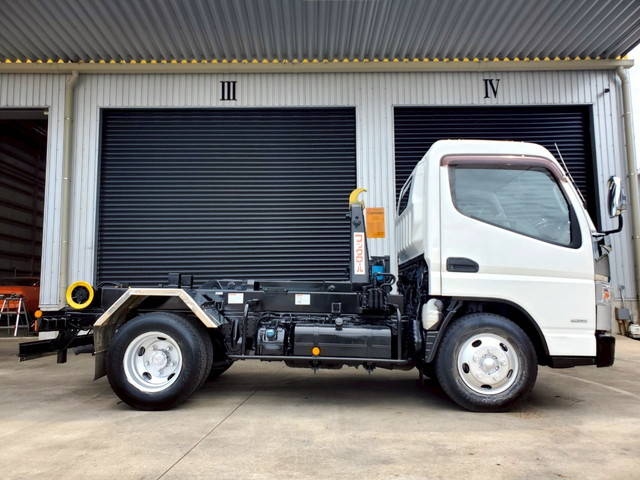 三菱ふそうキャンターコンテナ専用車小型（2t・3t）[写真11]