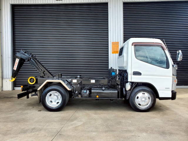 三菱ふそうキャンターコンテナ専用車小型（2t・3t）[写真13]