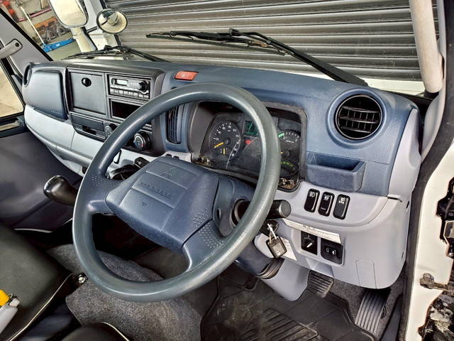 三菱ふそうキャンターコンテナ専用車小型（2t・3t）[写真15]