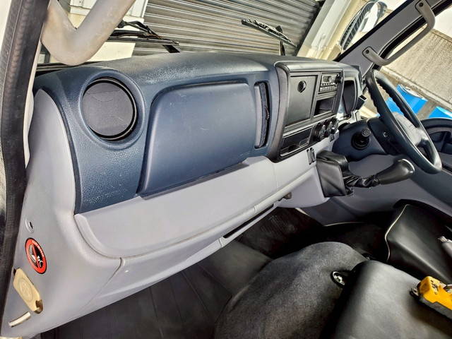 三菱ふそうキャンターコンテナ専用車小型（2t・3t）[写真17]