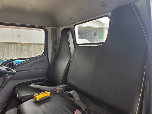 三菱ふそうキャンターコンテナ専用車小型（2t・3t）[写真18]