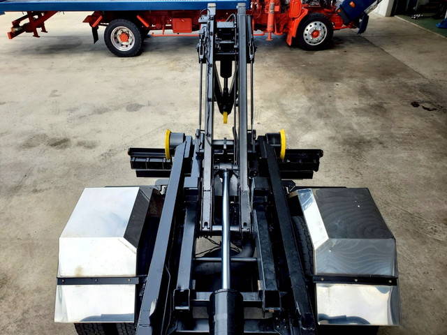 三菱ふそうキャンターコンテナ専用車小型（2t・3t）[写真05]