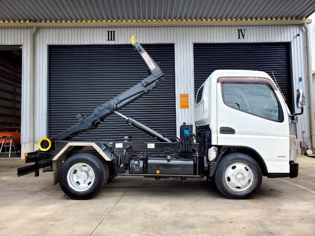 三菱ふそうキャンターコンテナ専用車小型（2t・3t）[写真08]