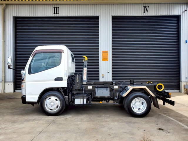 三菱ふそうキャンターコンテナ専用車小型（2t・3t）[写真09]