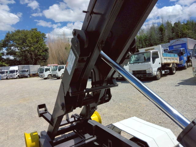 いすゞエルフコンテナ専用車小型（2t・3t）[写真10]