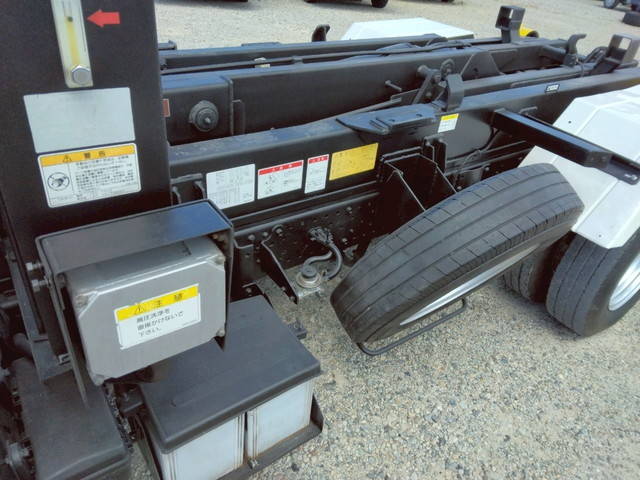 いすゞエルフコンテナ専用車小型（2t・3t）[写真17]