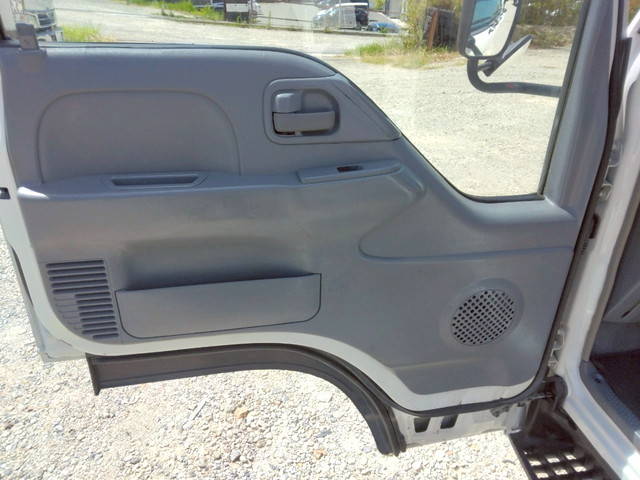 いすゞエルフコンテナ専用車小型（2t・3t）[写真23]