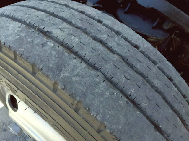 いすゞエルフコンテナ専用車小型（2t・3t）[写真35]