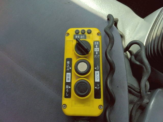 いすゞエルフコンテナ専用車小型（2t・3t）[写真38]