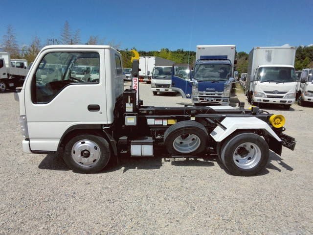 いすゞエルフコンテナ専用車小型（2t・3t）[写真04]