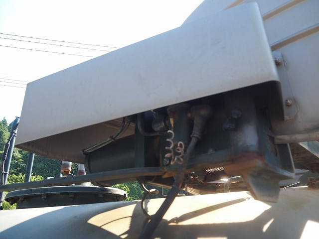 いすゞエルフバキュームカー小型（2t・3t）[写真15]