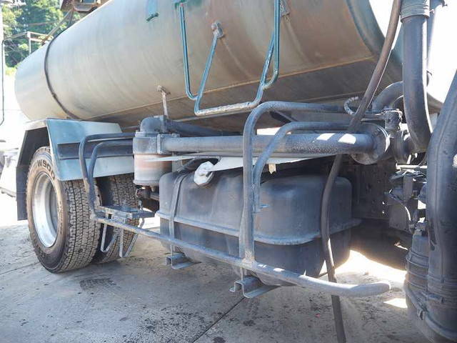 いすゞエルフバキュームカー小型（2t・3t）[写真09]