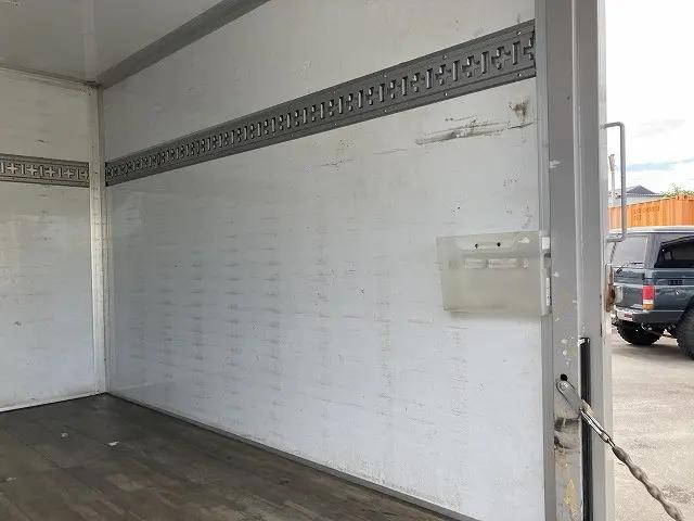 いすゞエルフパネルバン小型（2t・3t）[写真12]