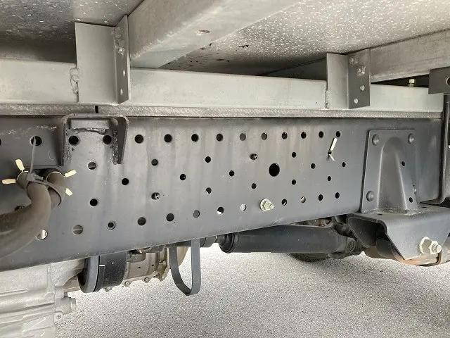 いすゞエルフパネルバン小型（2t・3t）[写真15]